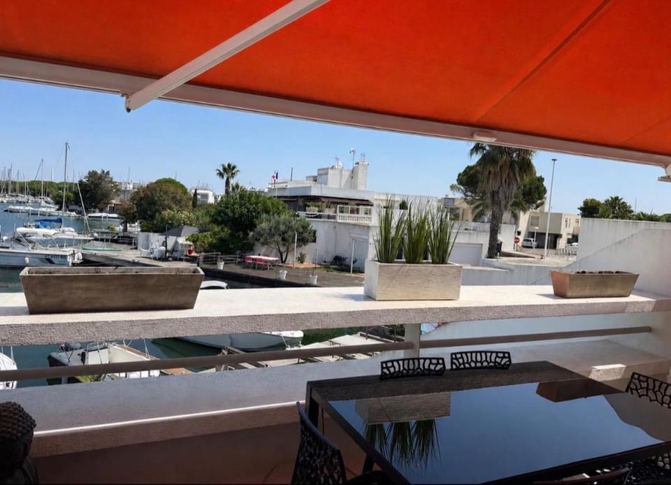 Belle marina en duplex avec bateau Apartment in Le Grau-du-Roi