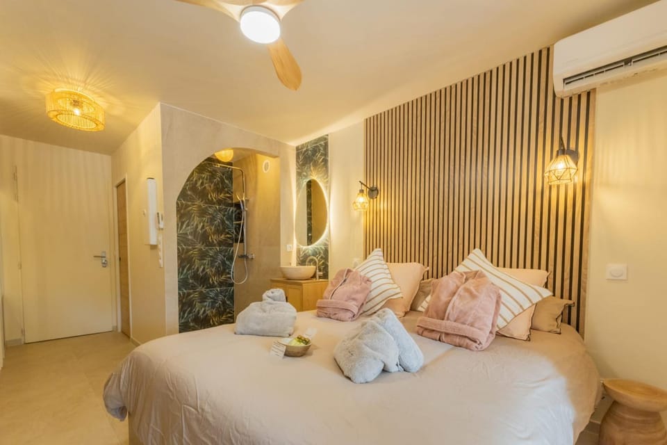 Suite Balinaise - Balnéo privée et Jardin Secret Apartment in Sanary-sur-Mer