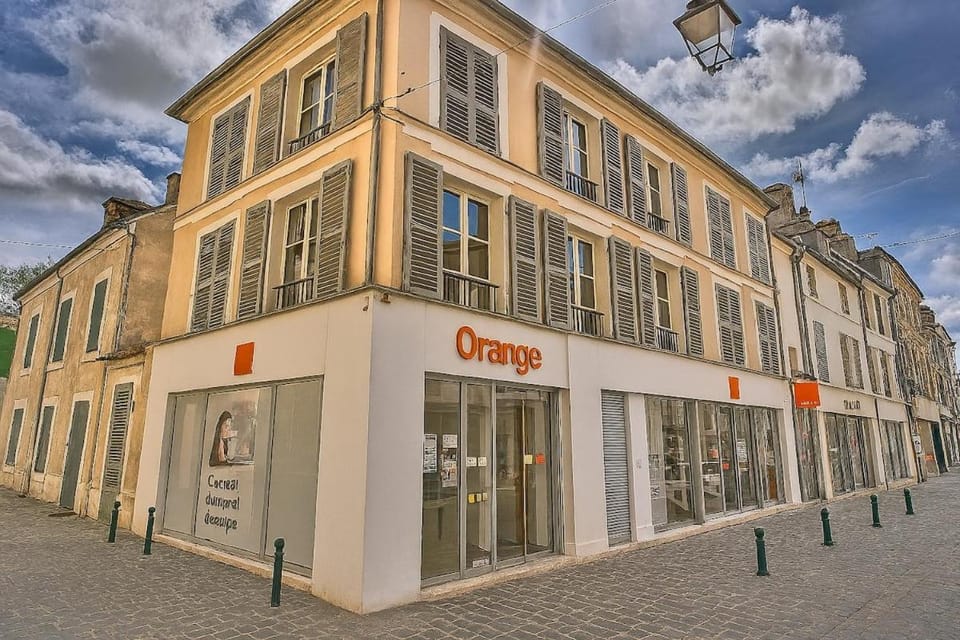 Property building, Location