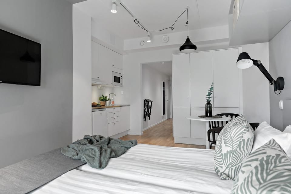 Bed, Dining area, wardrobe