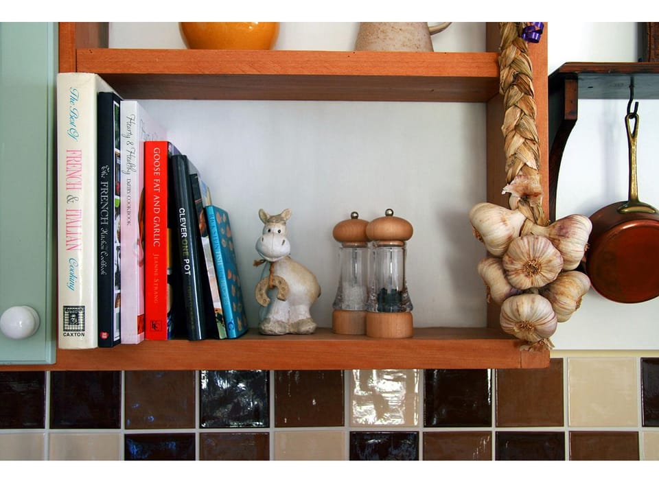 Kitchen or kitchenette, Decorative detail