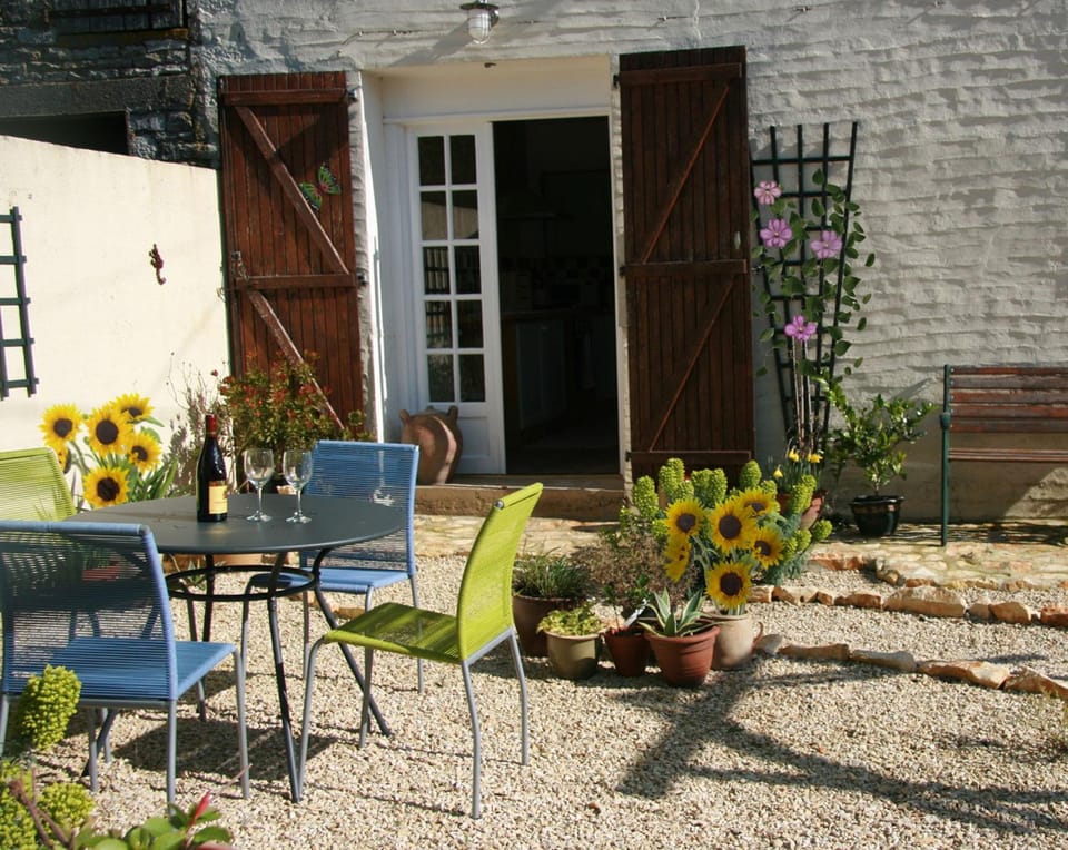 Facade/entrance, Garden view