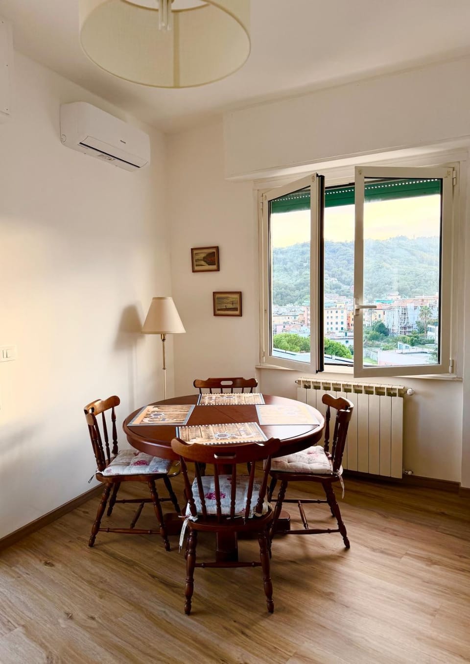 Living room, Seating area, Dining area, air conditioner