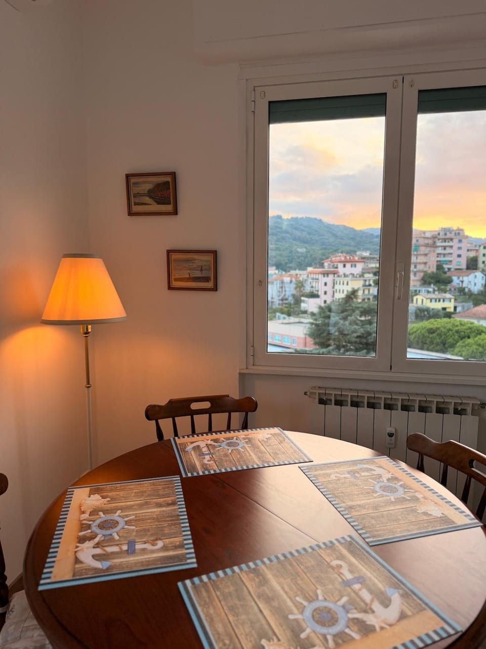 View (from property/room), Living room, Seating area, Dining area, Mountain view