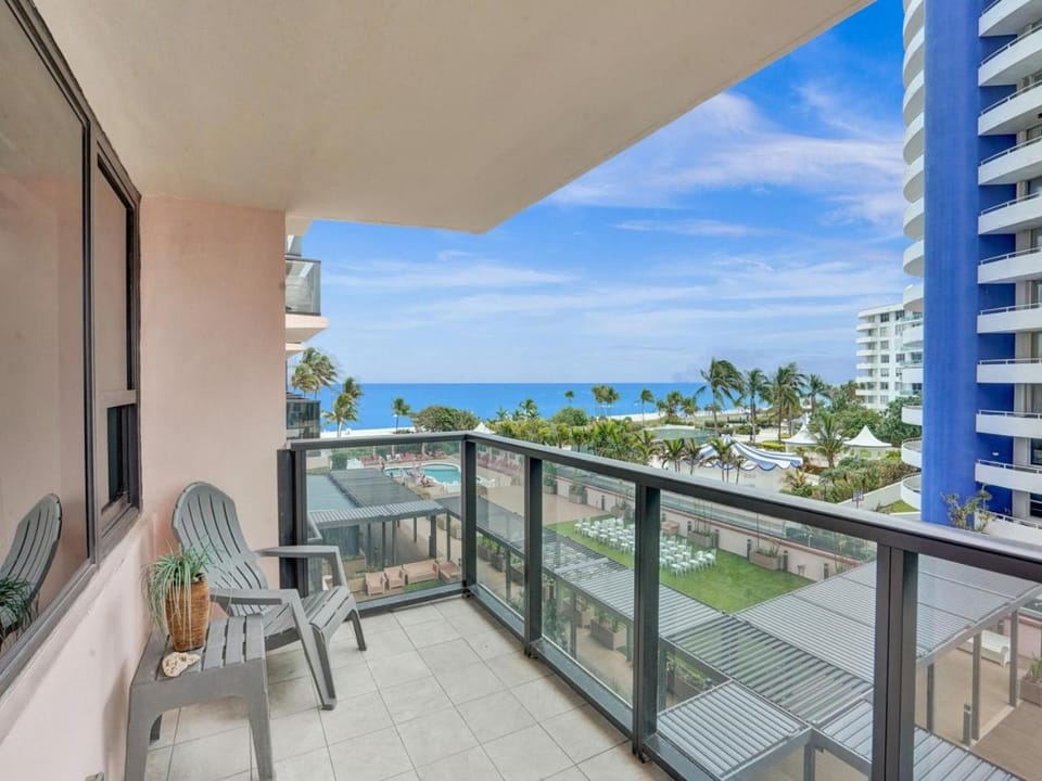 View (from property/room), Balcony/Terrace, Sea view
