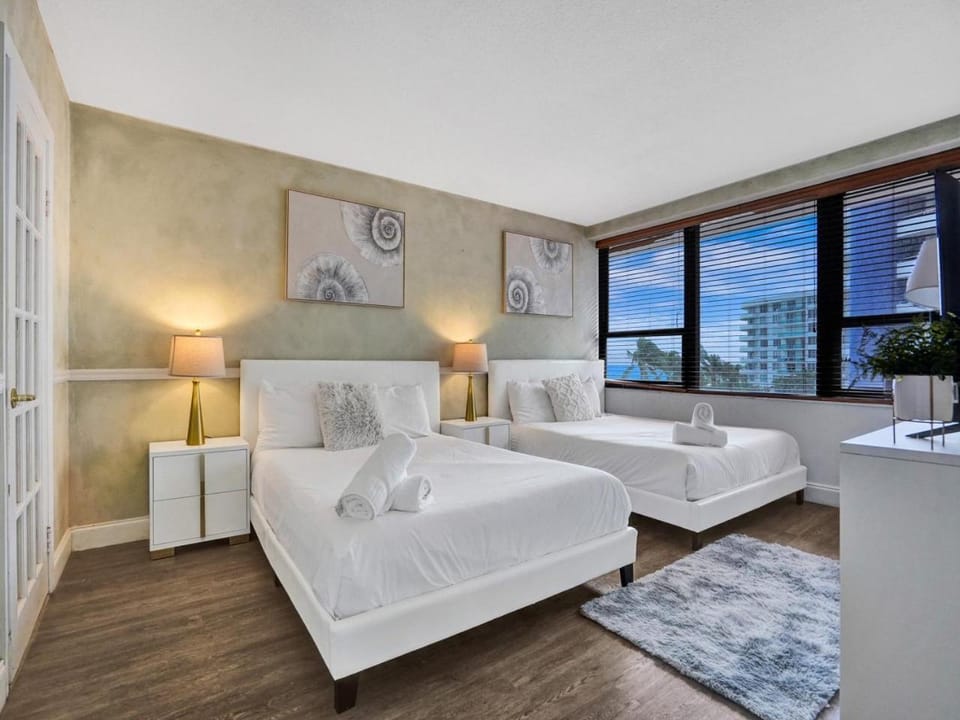 Bed, View (from property/room), Photo of the whole room, Bedroom, towels