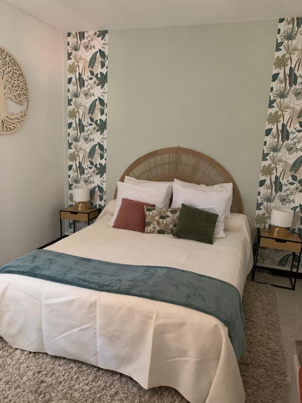 Bed, Photo of the whole room, Bedroom