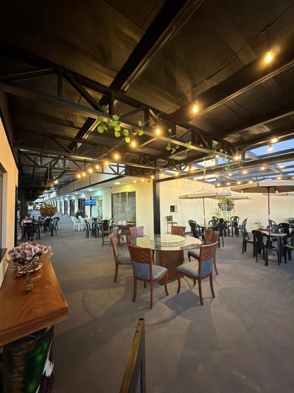 Restaurant/places to eat, Banquet/Function facilities, Seating area