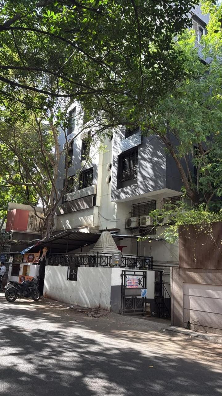 Property building, Neighbourhood