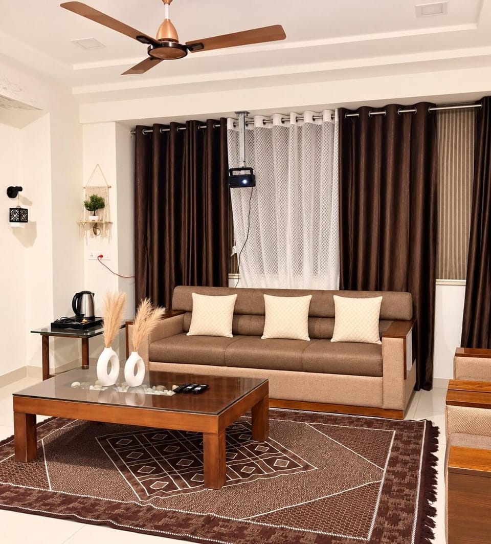 3&Half BHK Penthouse near Sula Wifi 100 MBPS Projector All OTT Apartment in Maharashtra