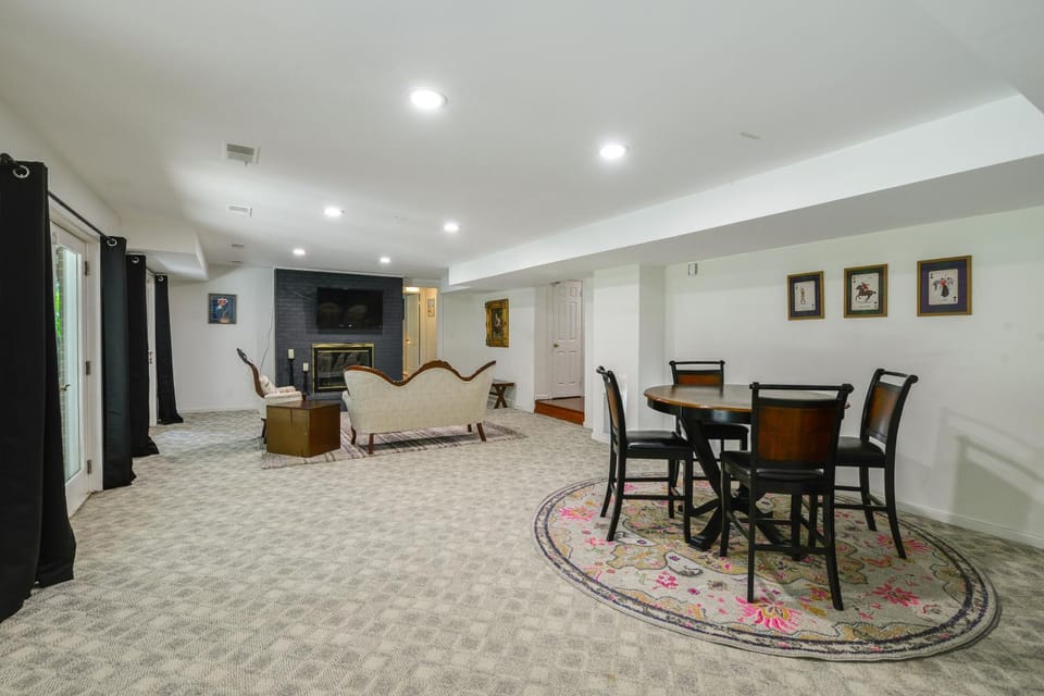 Gateway to DC, Waterfalls & More! McLean Apartment Apartment in McLean