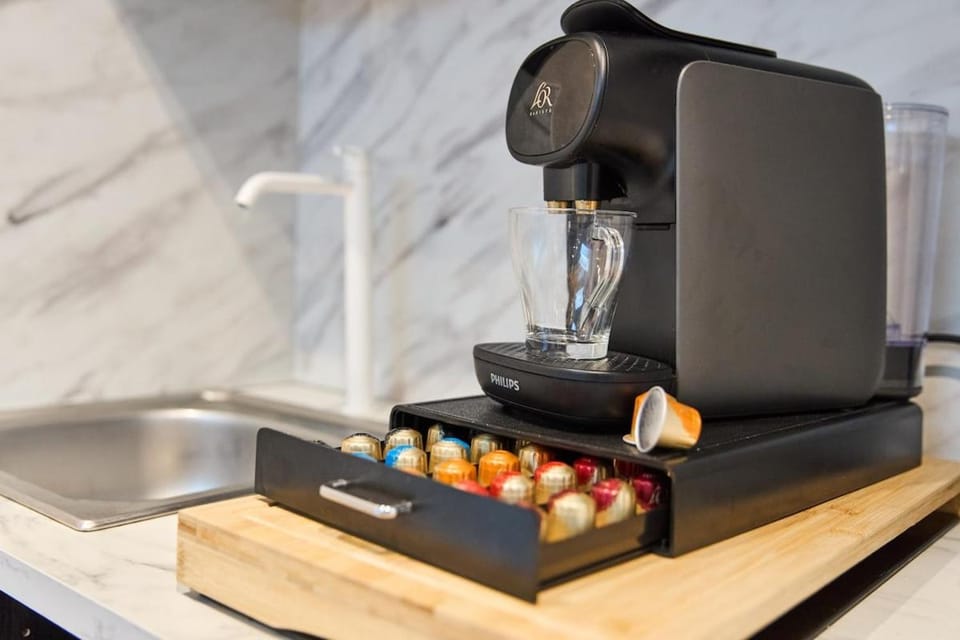Coffee/tea facilities, Kitchen or kitchenette, Food and drinks, Food