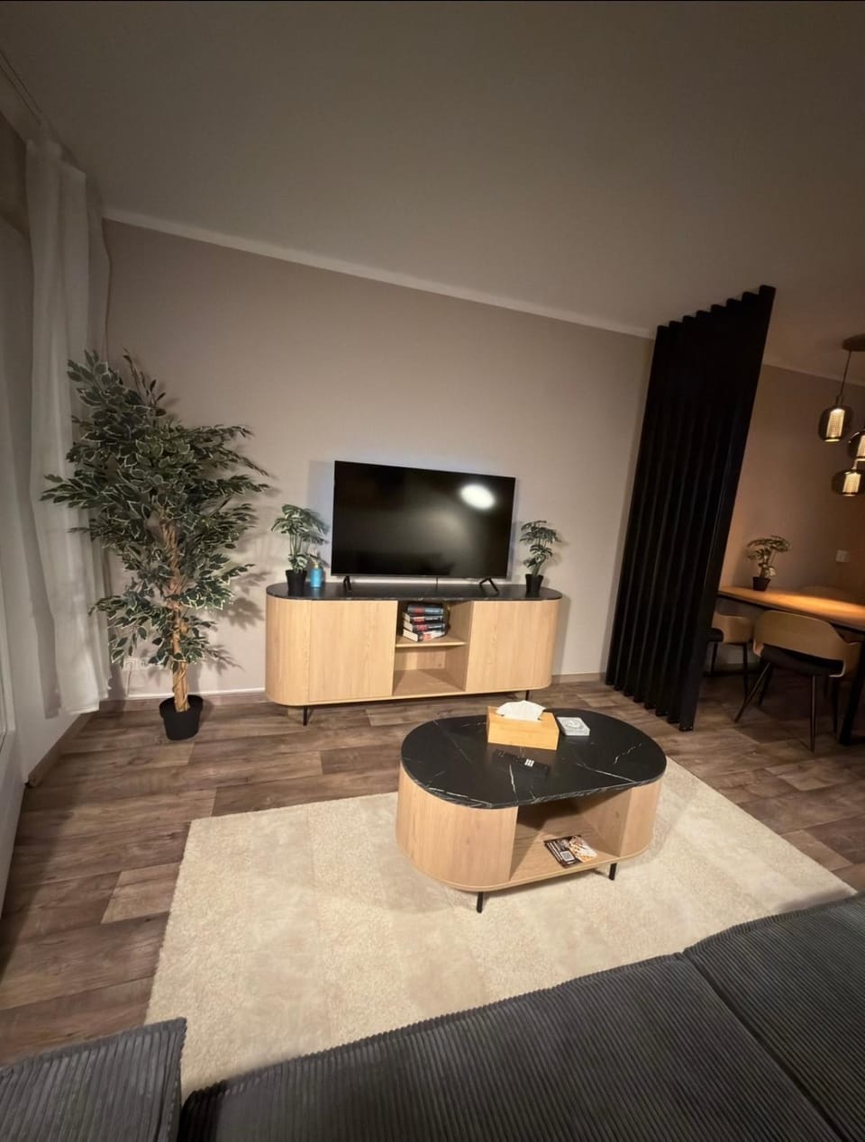 TV and multimedia, Living room, Seating area, Evening entertainment