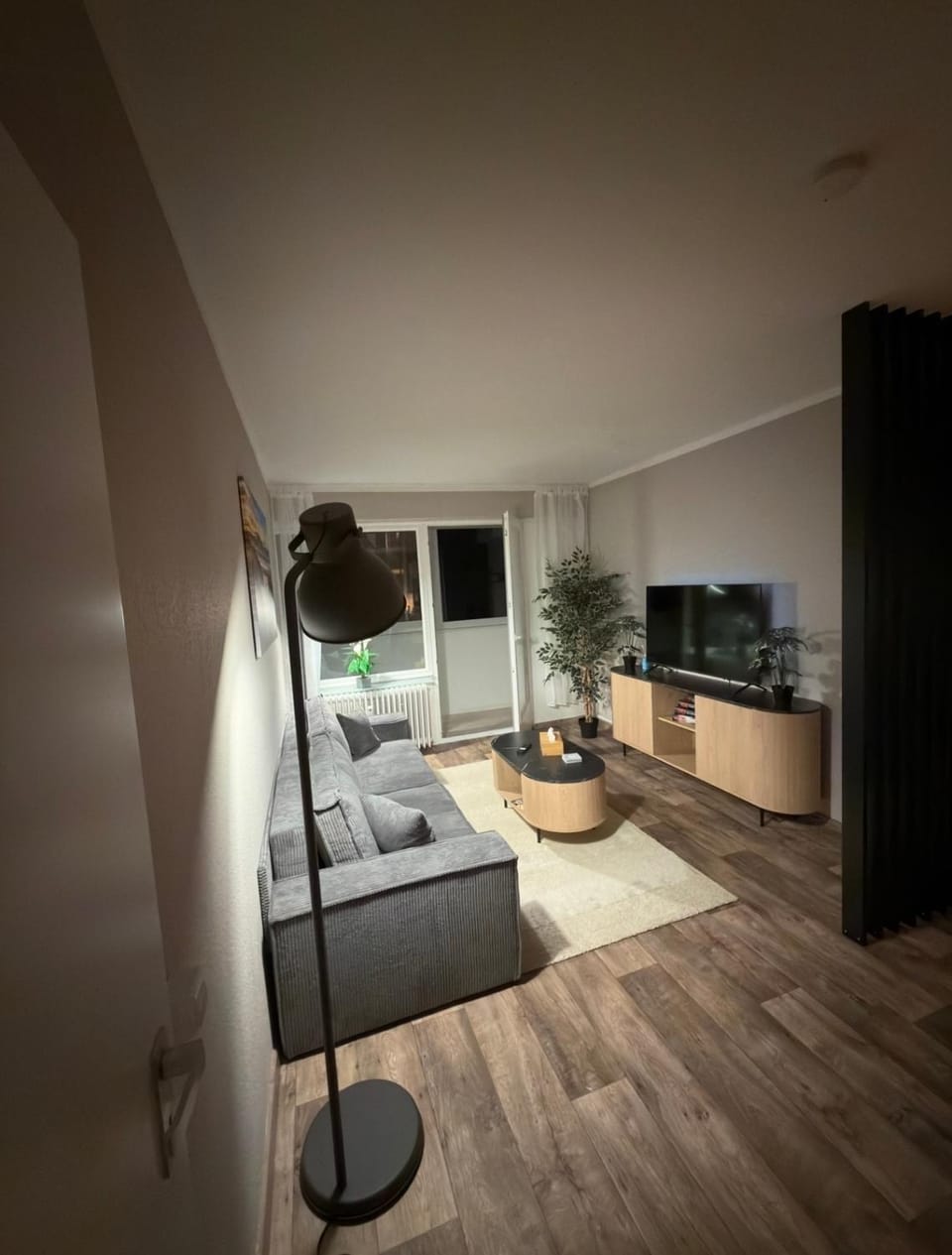 Communal lounge/ TV room, TV and multimedia, Living room, Seating area, Evening entertainment