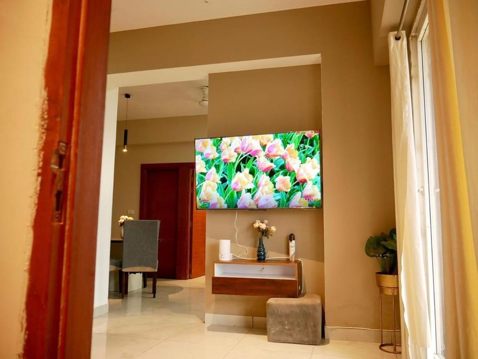 Luxury 2 BHK in Central Noida , Spacious & Stylish Apartment in Noida