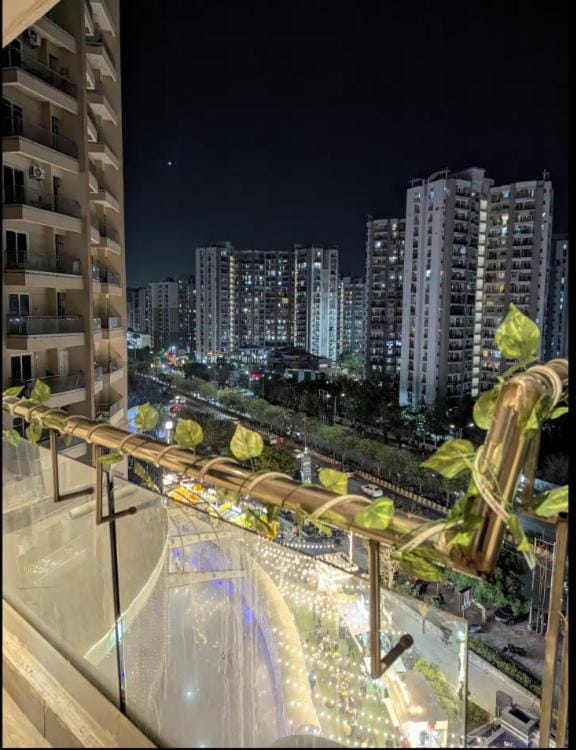 Luxury 2 BHK in Central Noida , Spacious & Stylish Apartment in Noida