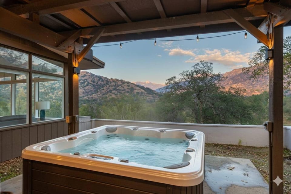 Sequoia Magic Views • Cozy Fire + Modern Design House in Three Rivers