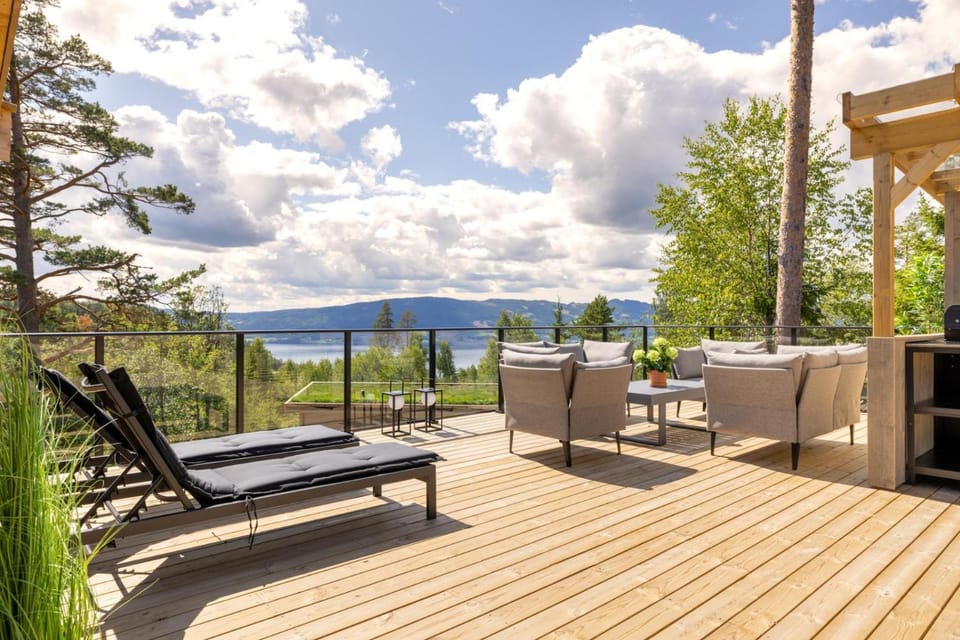 Tyven Lake view Jacuzzi 30 min to OSL Villa in Viken, Norway