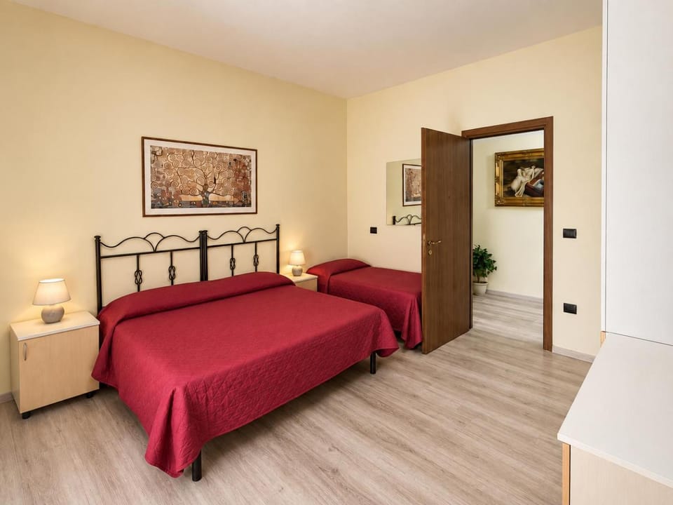 Bedroom, locker