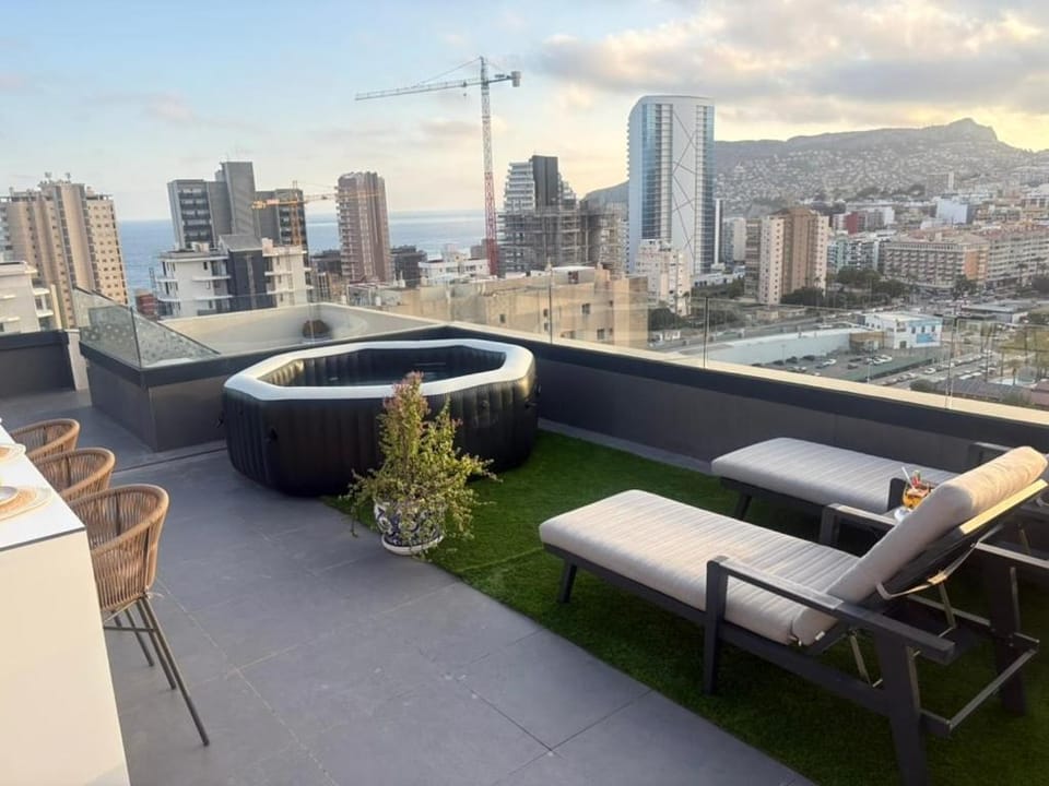 Day, Hot Tub, Balcony/Terrace, Seating area, City view