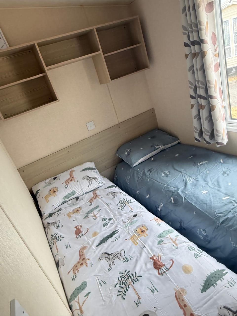 Oaks 12 Campground/ 
RV Resort in Porthcawl