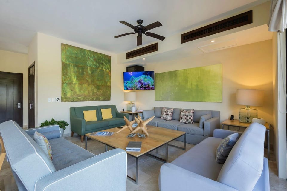 Communal lounge/ TV room, TV and multimedia, Living room, Seating area
