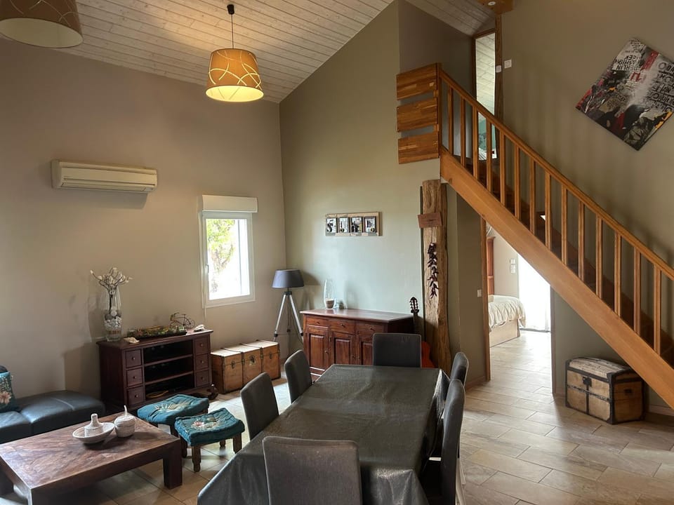 Living room, Dining area, air conditioner