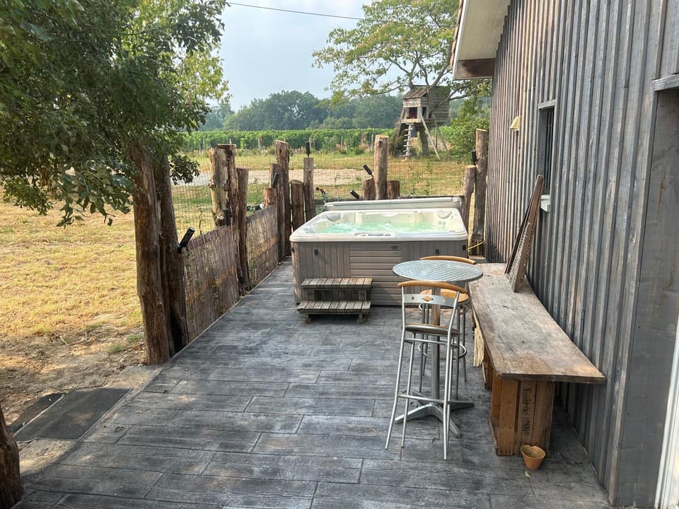 Patio, Spa and wellness centre/facilities