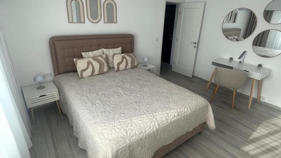 New studio Nicol ultracentral Roman Apartment in Romania