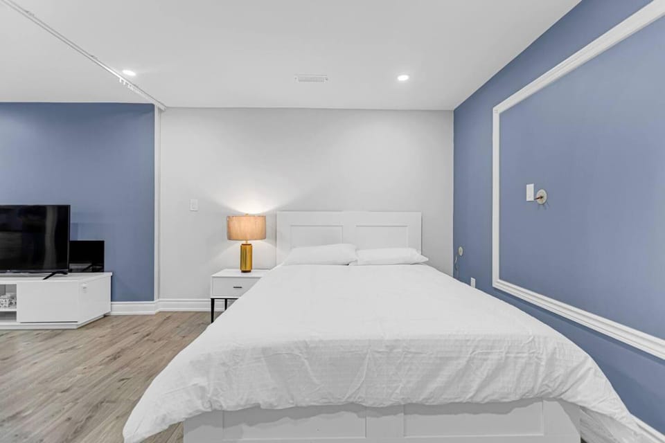 Richmond Hill Family Suite Sleeps 6 Parking House in Richmond Hill
