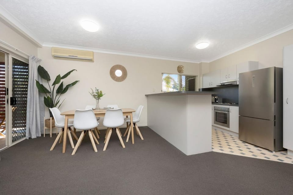 South Townsville Apartment, Walk to Cafes & Dining Apartment in Townsville