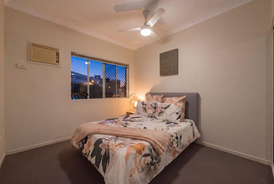 South Townsville Apartment, Walk to Cafes & Dining Apartment in Townsville