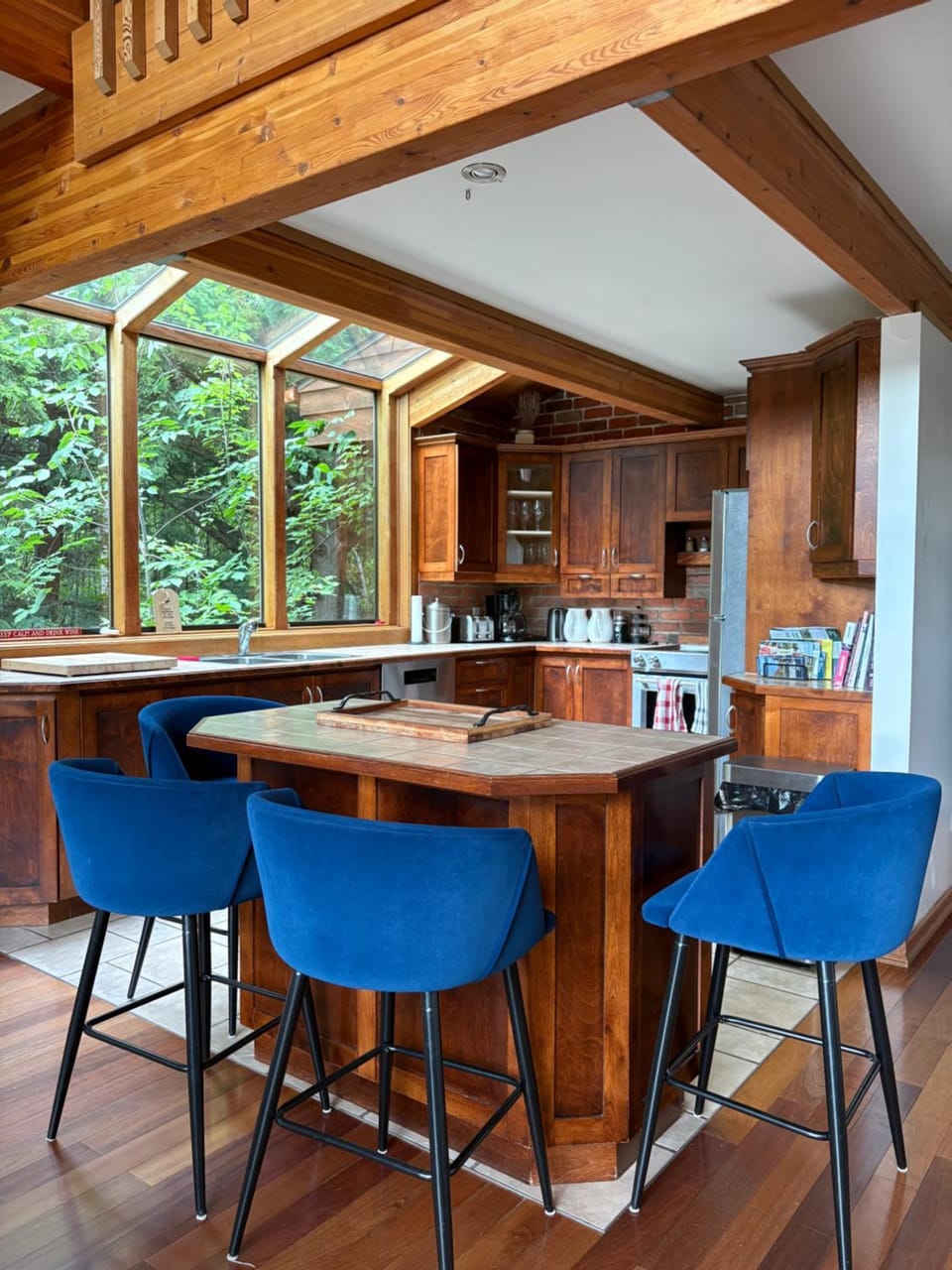 Kitchen or kitchenette, Dining area, stove