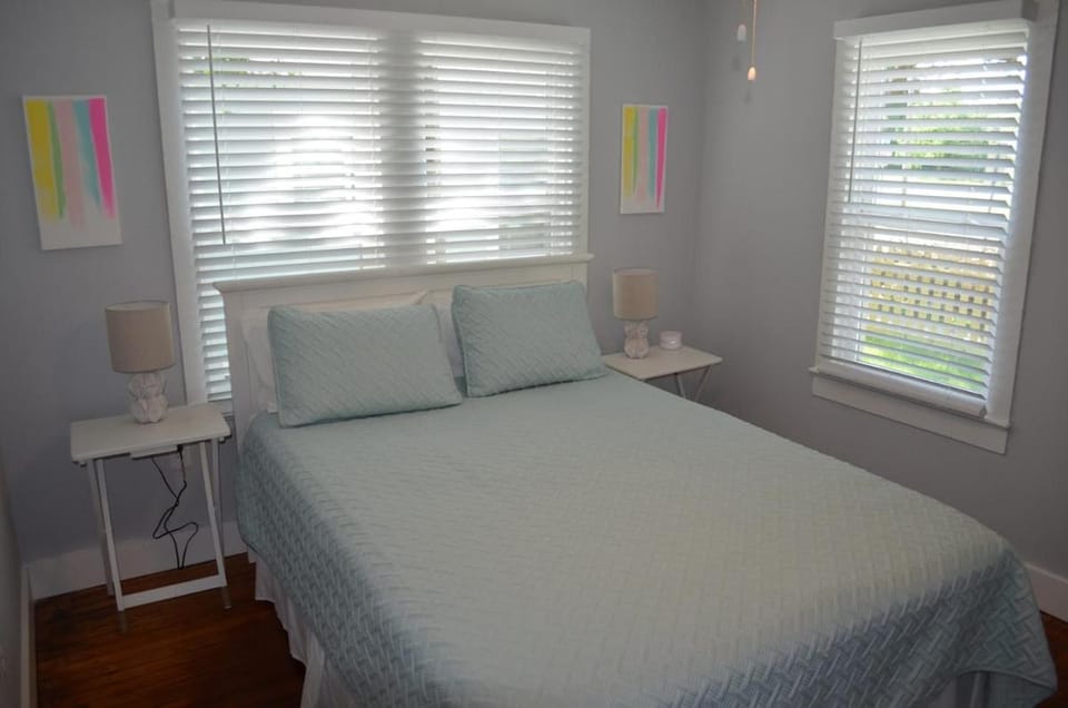 "Pure Joy" Family Beach Cottage Country House in Gulfport