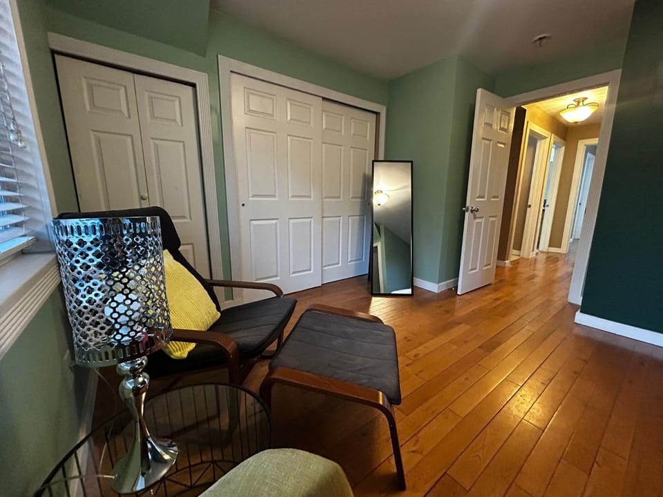 Charming 3-BR Home Close to Swedish Cherry Hill House in Seattle