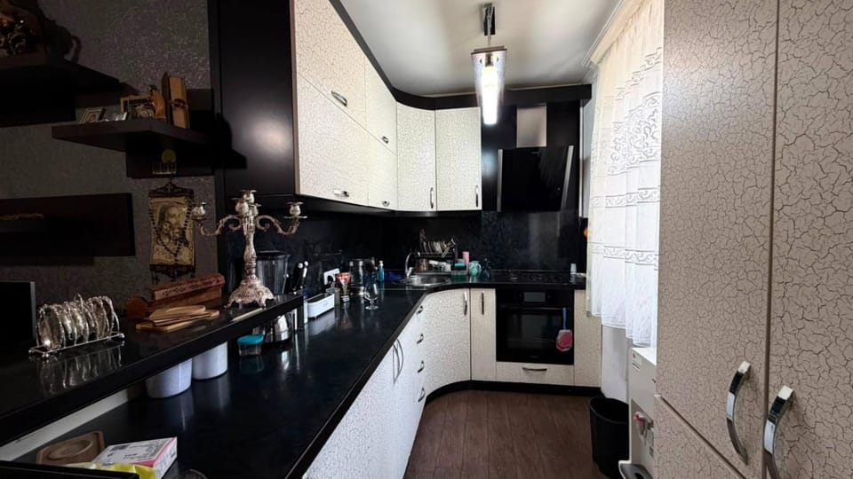 Coffee/tea facilities, Kitchen or kitchenette, oven, pet friendly, stove