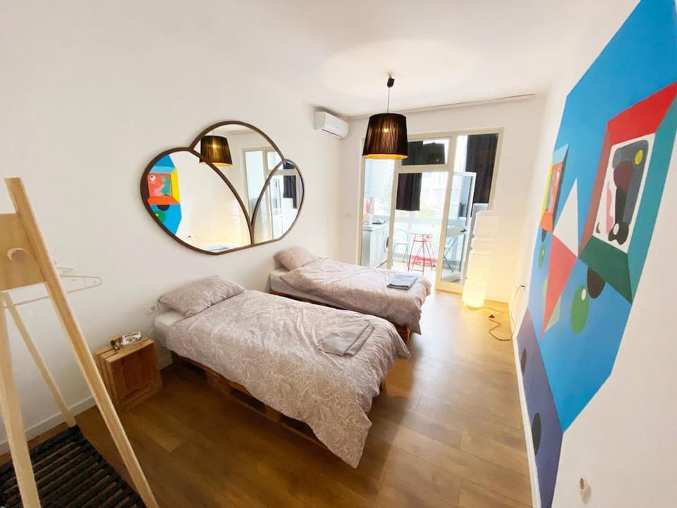 Bed, Photo of the whole room, Bedroom