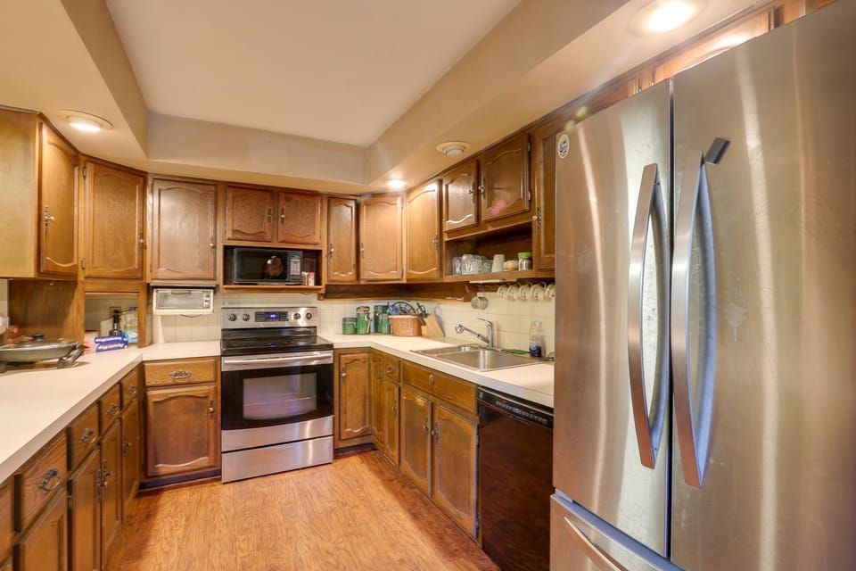 4 Mi to Dtwn Wichita! 'Else House' w/ Yard & Patio House in Wichita