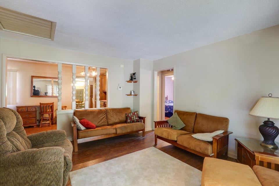 4 Mi to Dtwn Wichita! 'Else House' w/ Yard & Patio House in Wichita
