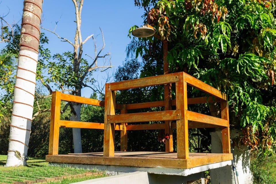 Chácara com 5 suítes em Igaratá para até 30 pessoas - Piscina com hidro - campo de futebol House in State of São Paulo
