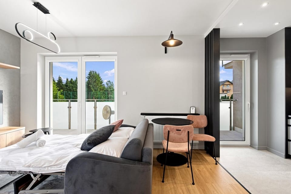 Bed, Living room, Photo of the whole room, Seating area, Dining area