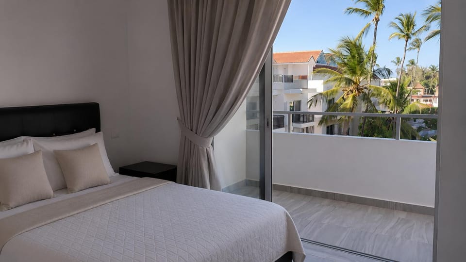 Bed, Day, View (from property/room), Balcony/Terrace, Bedroom