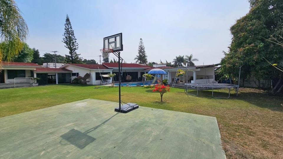 Villa Cocoyoc 23 Pax Pool Jacuzzi and Basketball House in State of Morelos