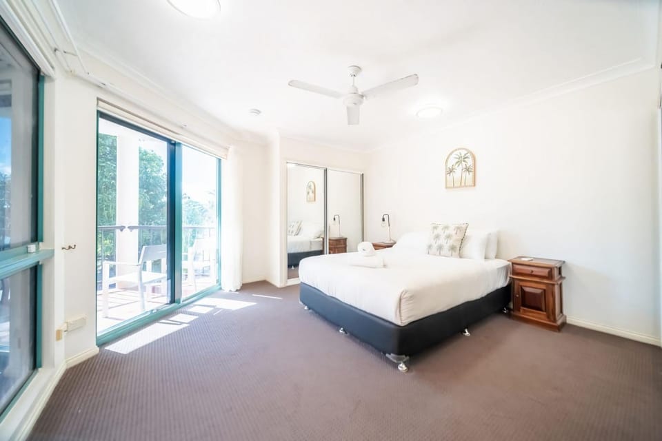Beachfront Unit on The Strand Apartment in Queensland