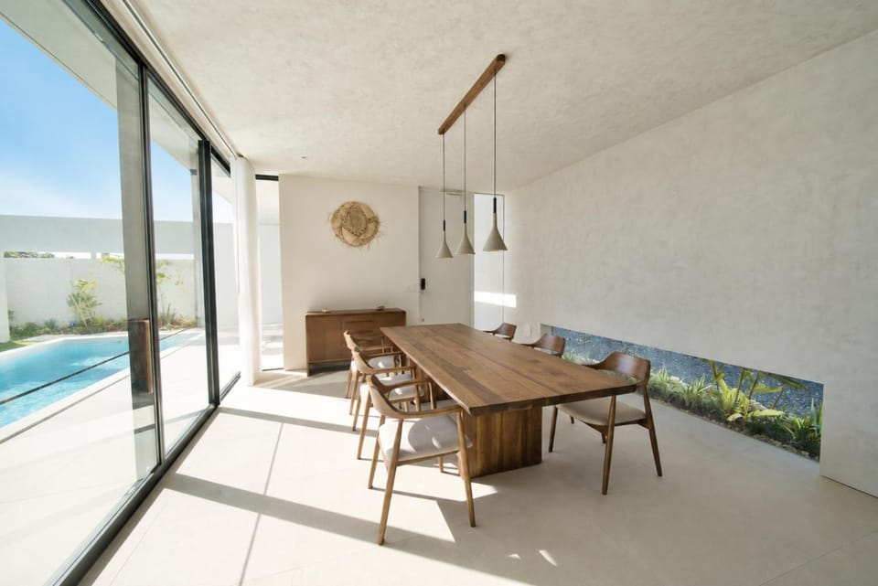 Day, View (from property/room), Dining area, Pool view