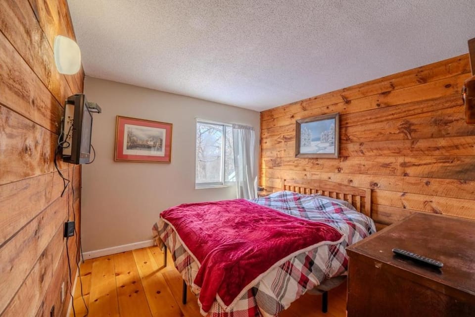 White Mountains Retreat at Waterville Estates House in Campton