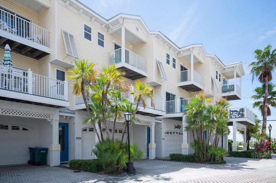 1415 Gulf Dr N Holmes Beach, Anna Maria Island townhouse House in Bradenton Beach
