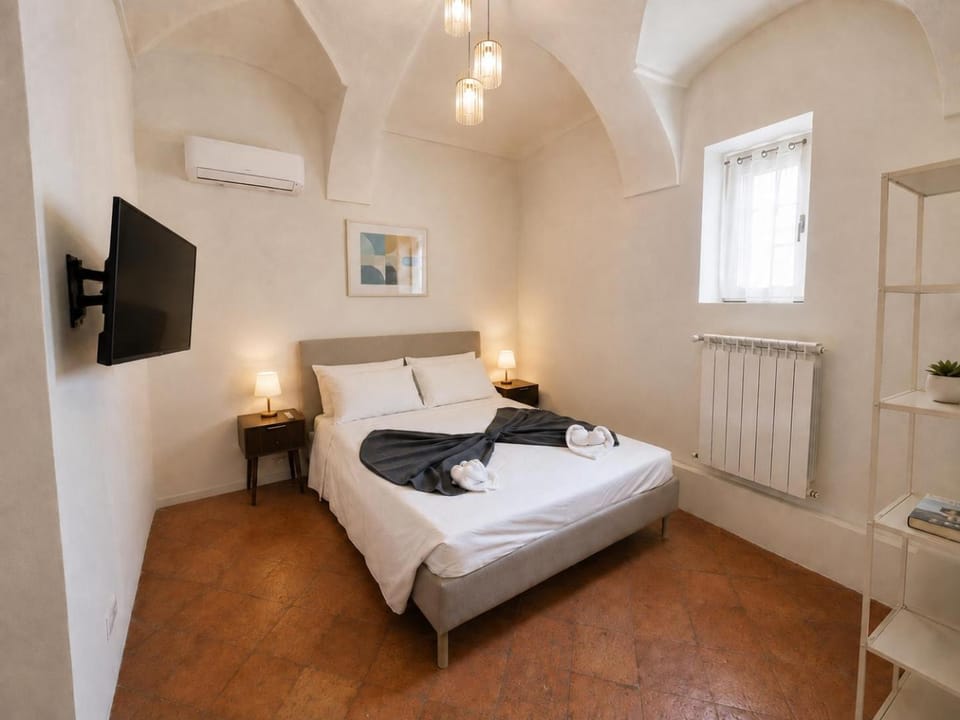 Bed, TV and multimedia, Bedroom, internet, towels, air conditioner