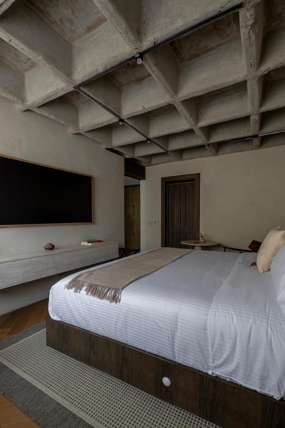 Bed, TV and multimedia, Photo of the whole room, Seating area, Bedroom