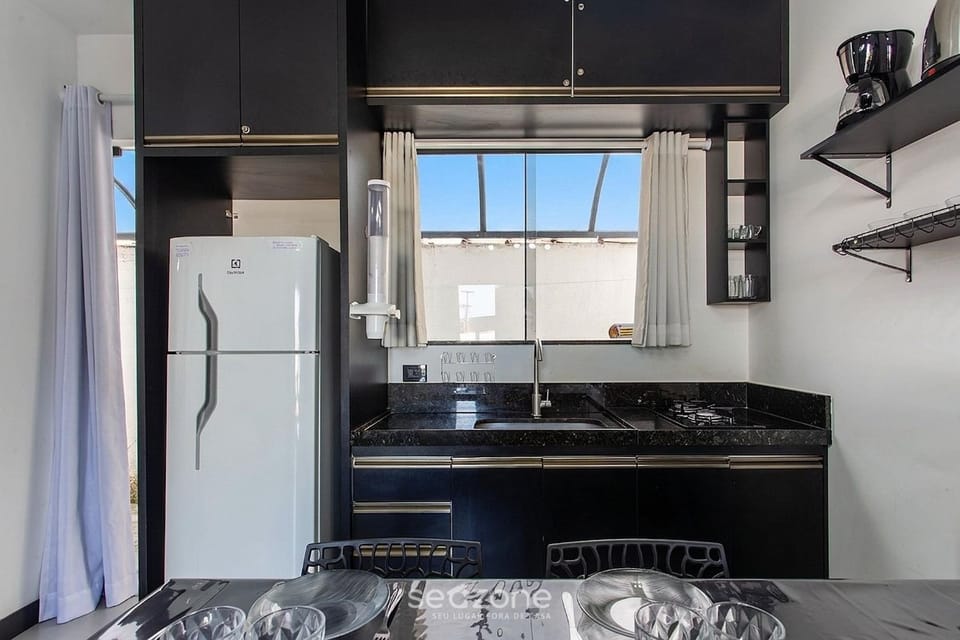 View (from property/room), Kitchen or kitchenette, Dining area